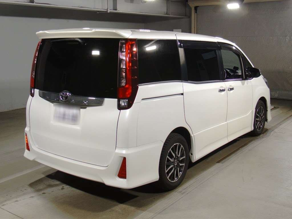 2014 Toyota Noah ZRR80W[1]