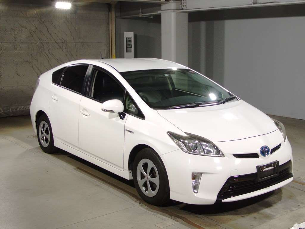 2013 Toyota Prius ZVW30[2]