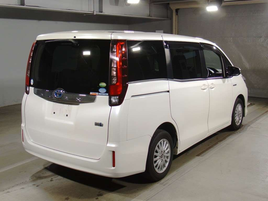 2014 Toyota Noah ZWR80G[1]