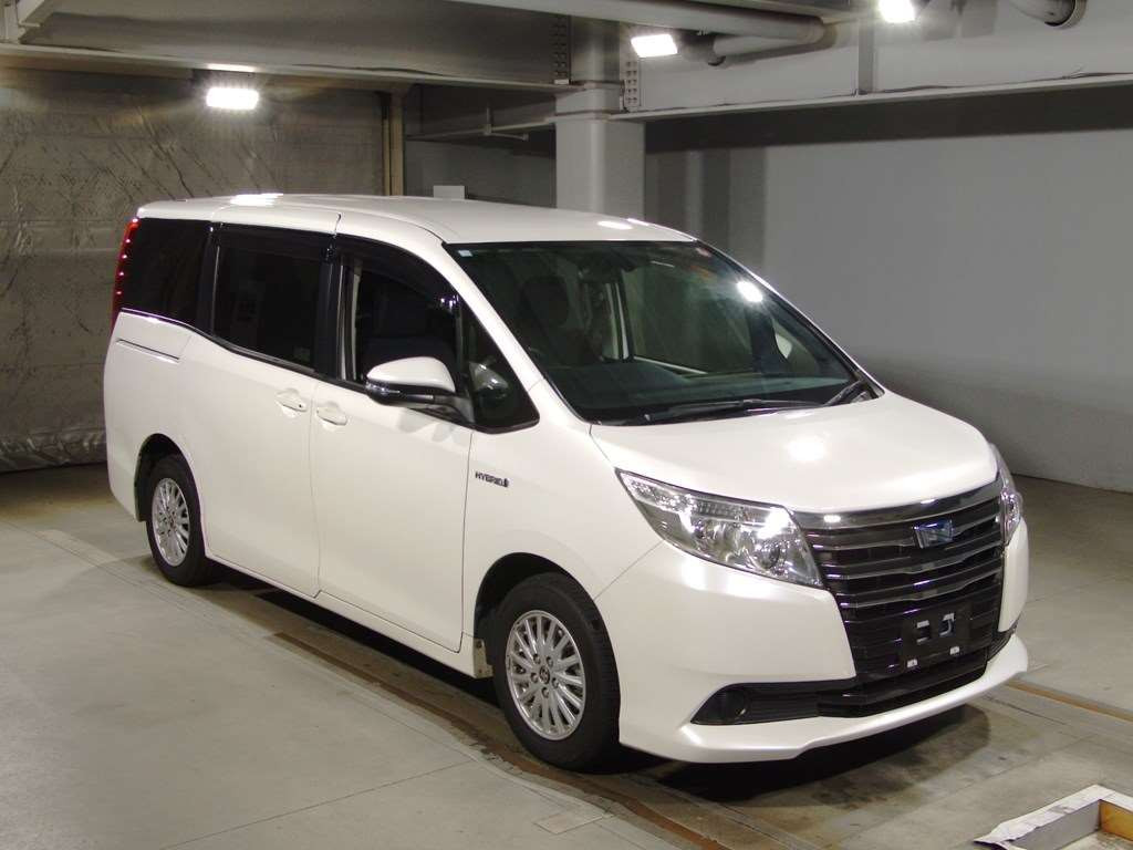 2014 Toyota Noah ZWR80G[2]