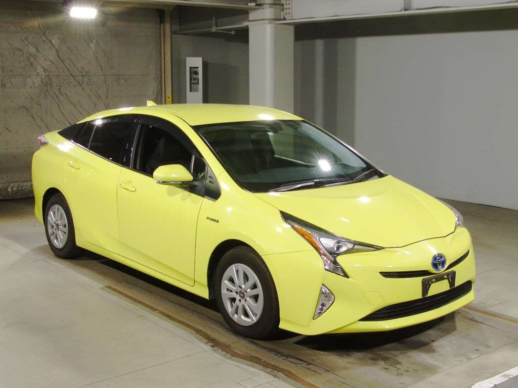 2016 Toyota Prius ZVW50[2]