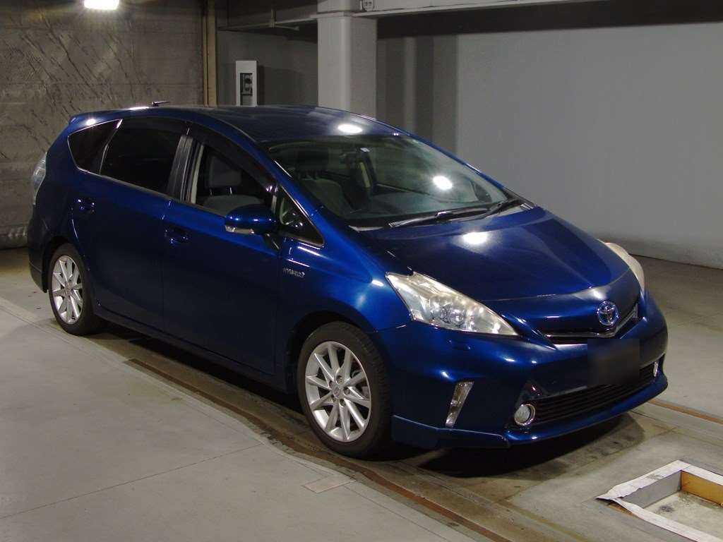 2014 Toyota Prius alpha ZVW40W[2]