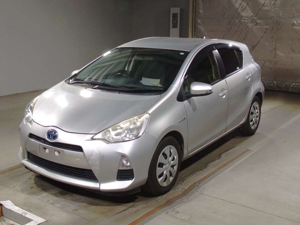 2013 Toyota Aqua NHP10[0]