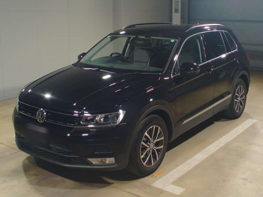 2017 Volkswagen Tiguan 5NCZE[0]