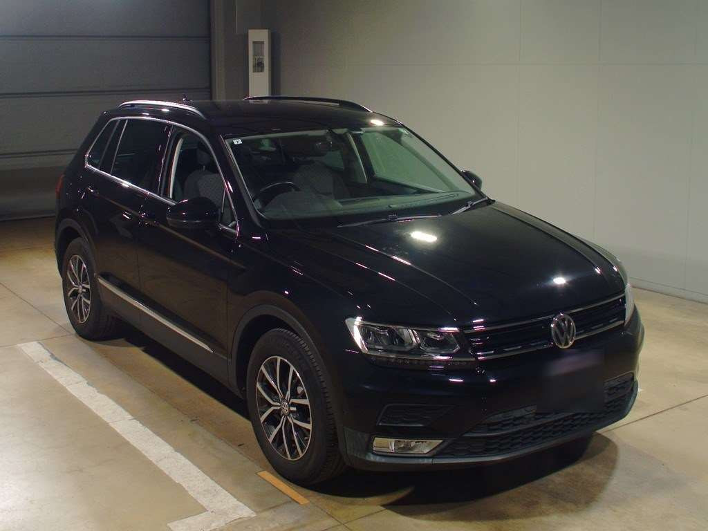 2017 Volkswagen Tiguan 5NCZE[2]