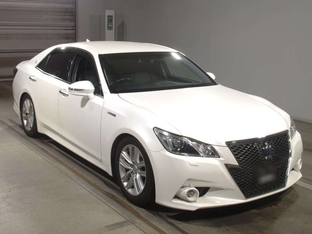 2015 Toyota Crown Hybrid AWS211[2]