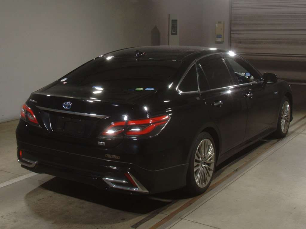 2019 Toyota Crown Hybrid AZSH20[1]