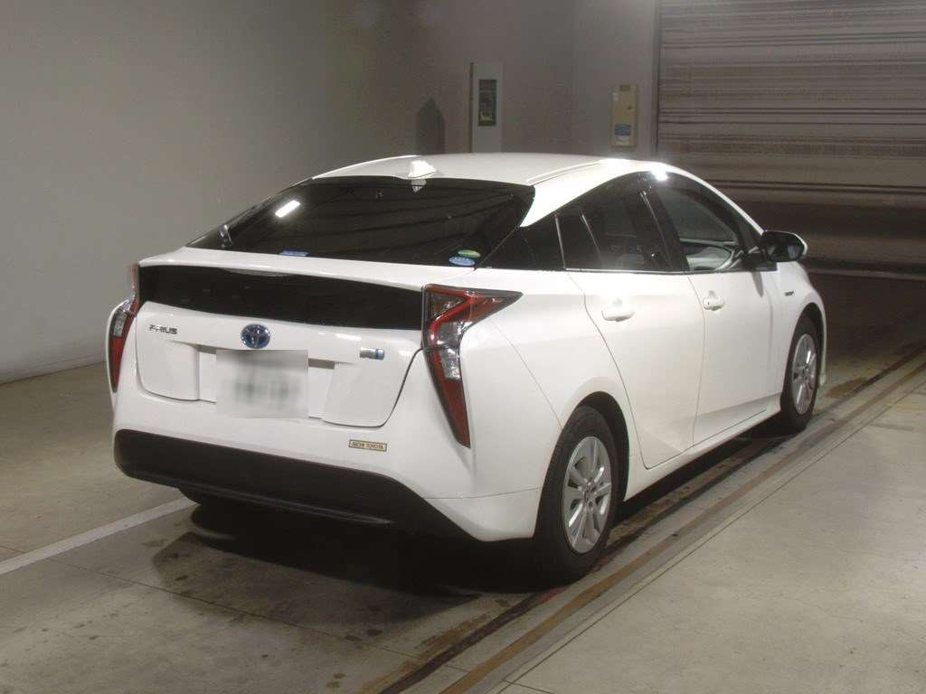 2016 Toyota Prius ZVW50[1]