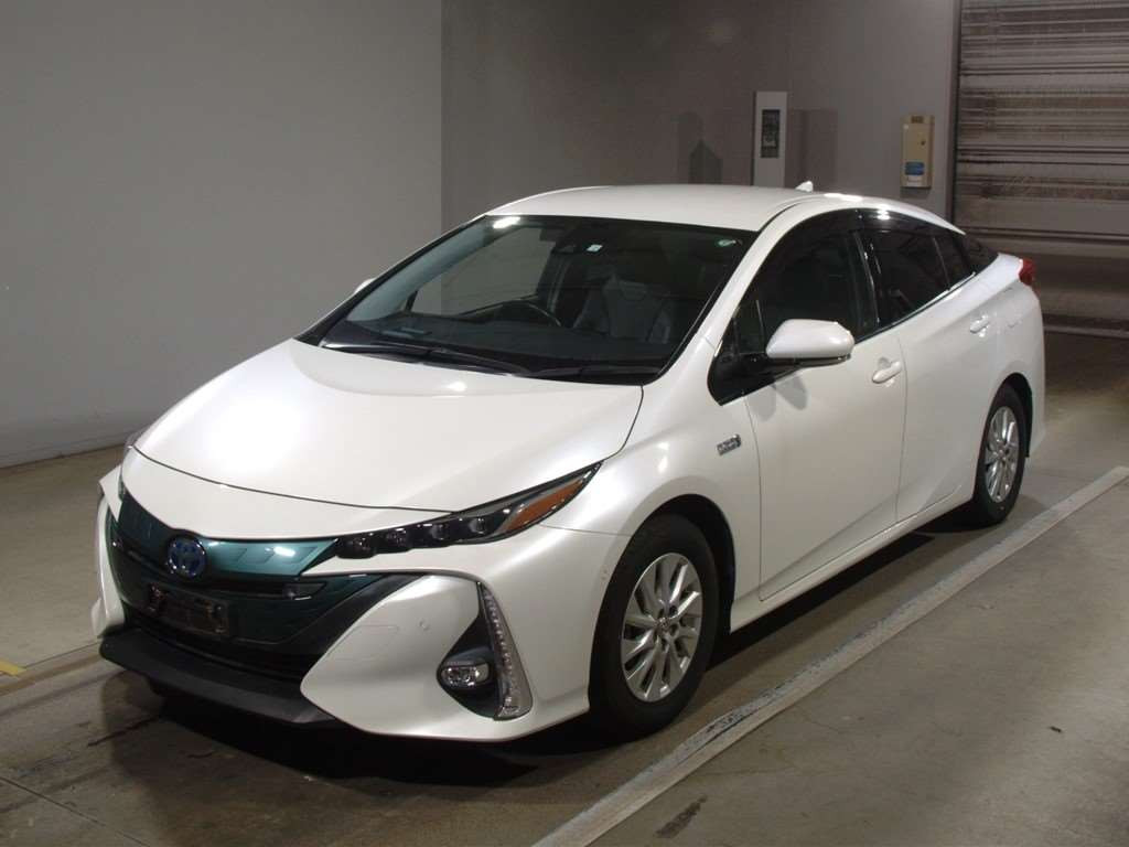 2018 Toyota Prius PHV ZVW52[0]