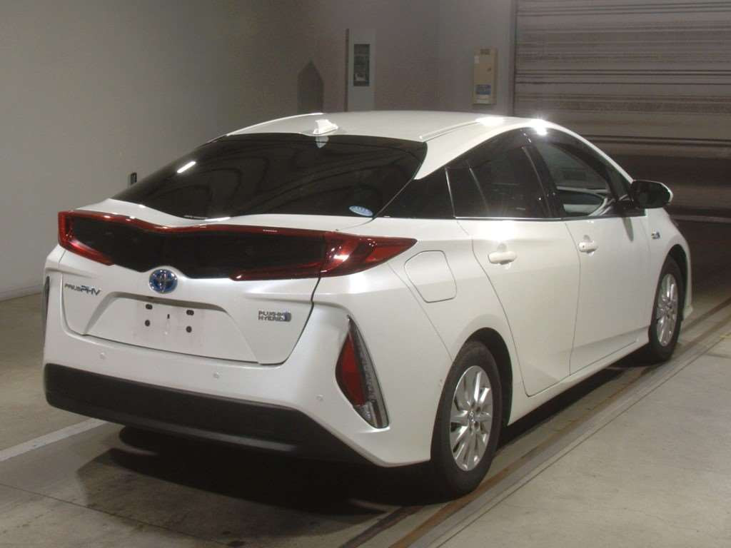 2018 Toyota Prius PHV ZVW52[1]