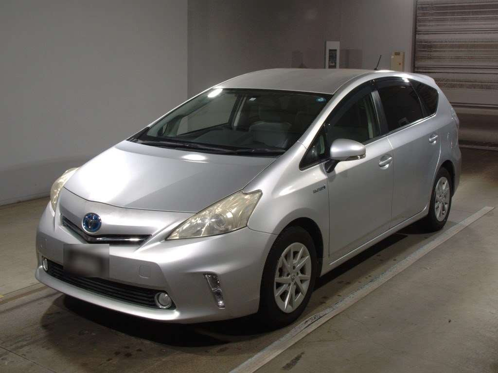 2011 Toyota Prius alpha ZVW41W[0]