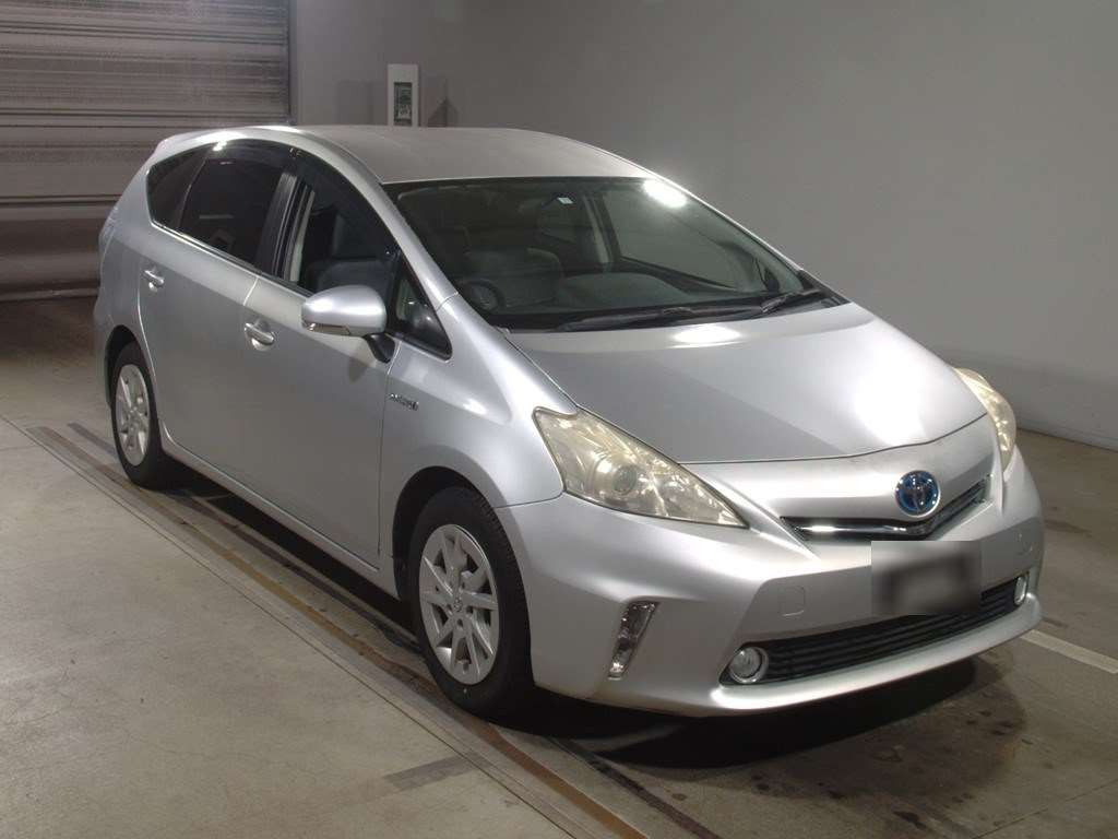 2011 Toyota Prius alpha ZVW41W[2]