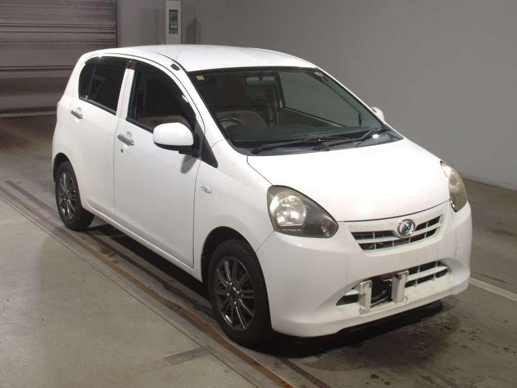 2011 Daihatsu Mira es LA300S[2]