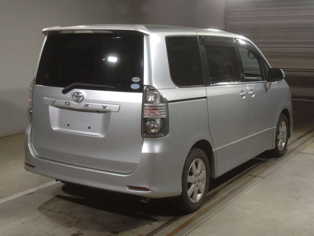 2009 Toyota Voxy ZRR70W[1]