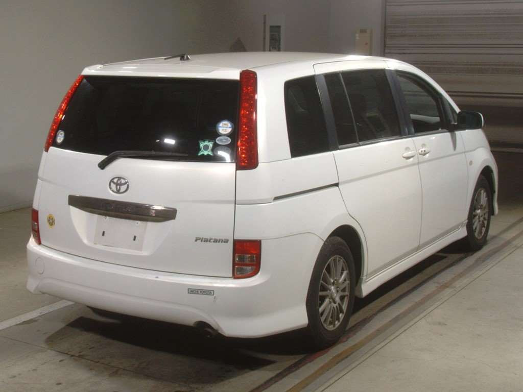 2005 Toyota Isis ANM10W[1]