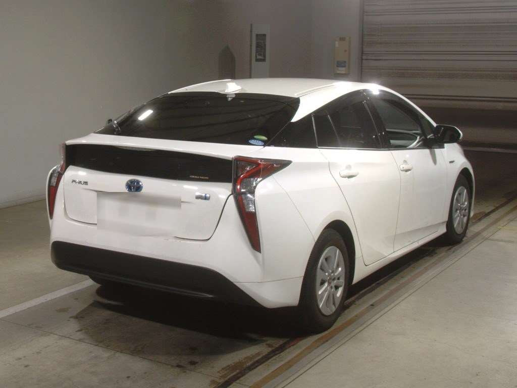 2017 Toyota Prius ZVW50[1]