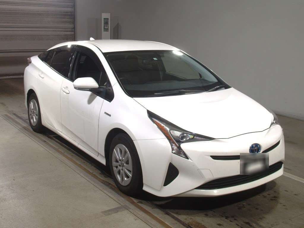 2017 Toyota Prius ZVW50[2]