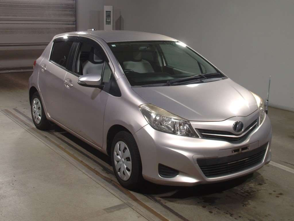 2011 Toyota Vitz NSP130[2]