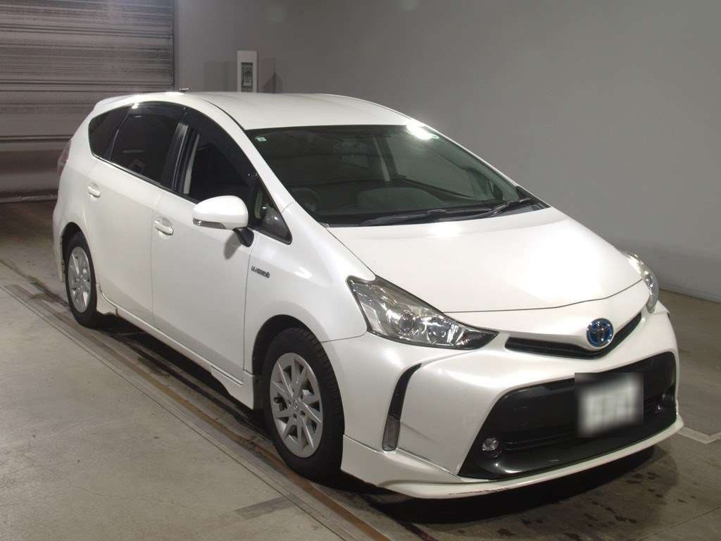 2015 Toyota Prius alpha ZVW41W[2]