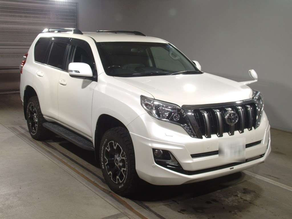 2016 Toyota Land Cruiser Prado TRJ150W[2]