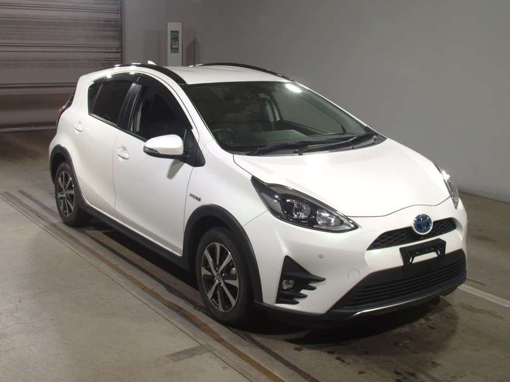 2017 Toyota Aqua NHP10H[2]