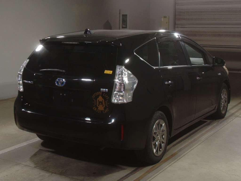 2014 Toyota Prius alpha ZVW41W[1]