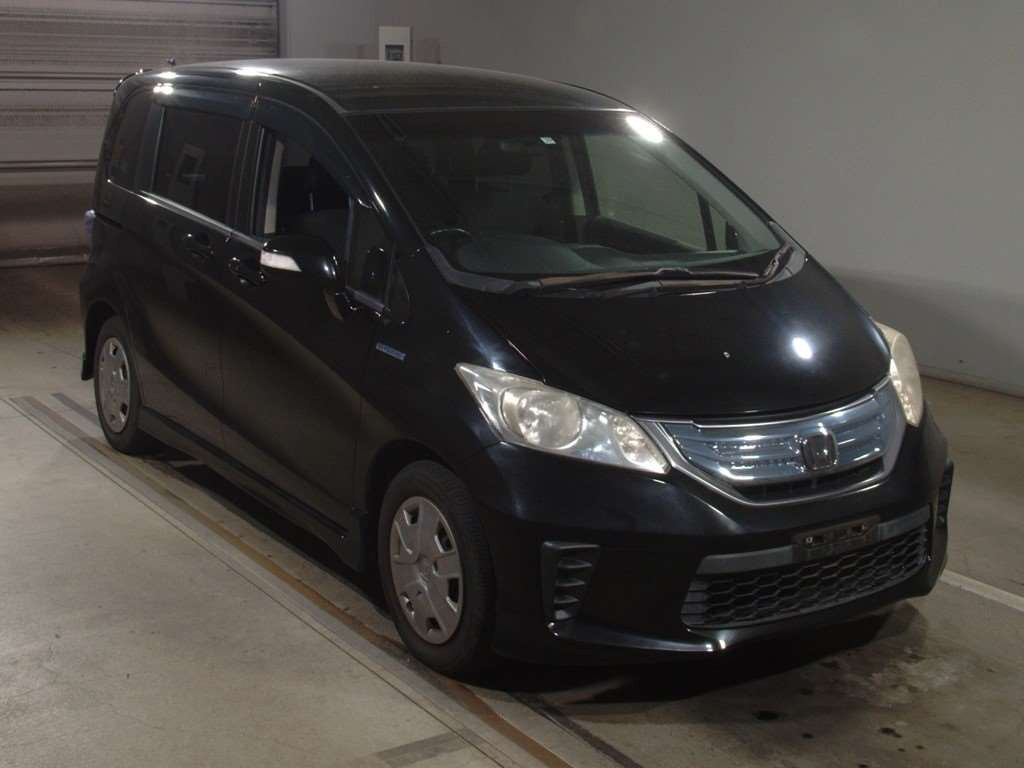 2013 Honda Freed hybrid GP3[2]