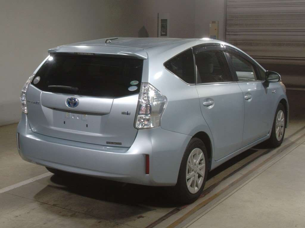 2014 Toyota Prius alpha ZVW41W[1]