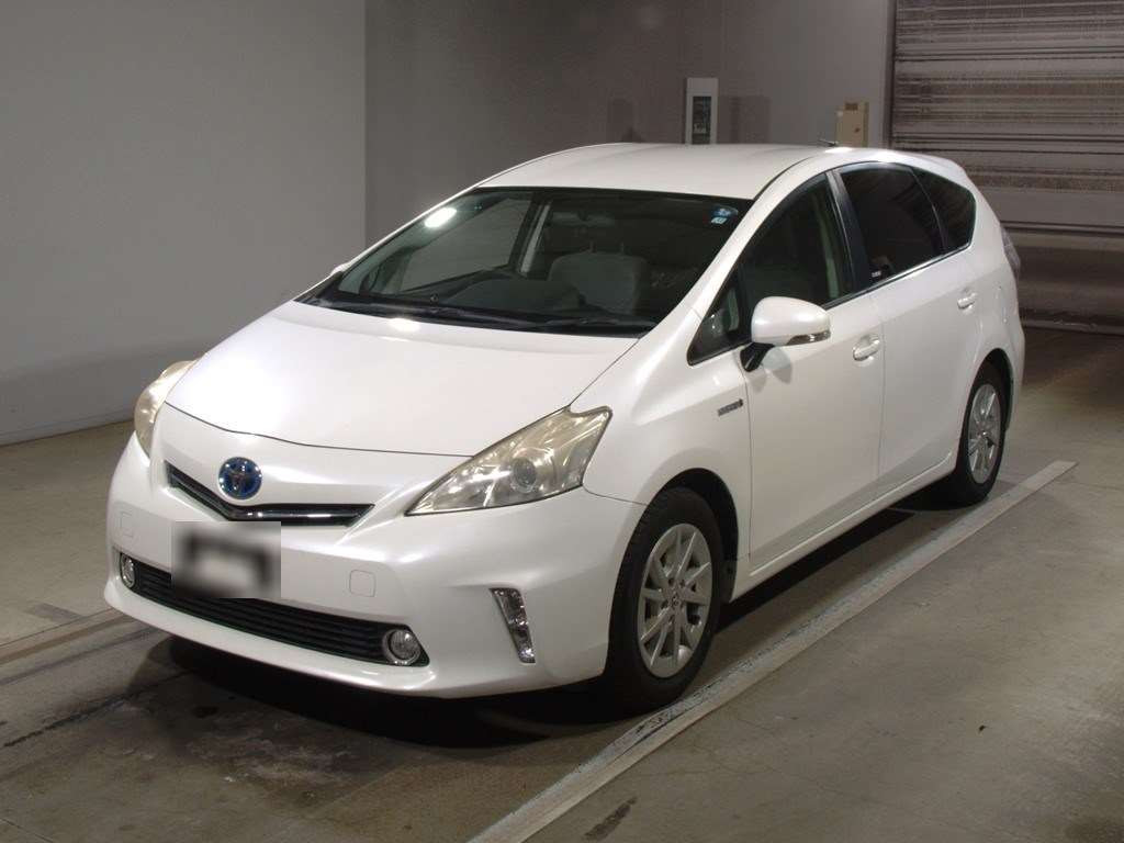 2011 Toyota Prius alpha ZVW41W[0]