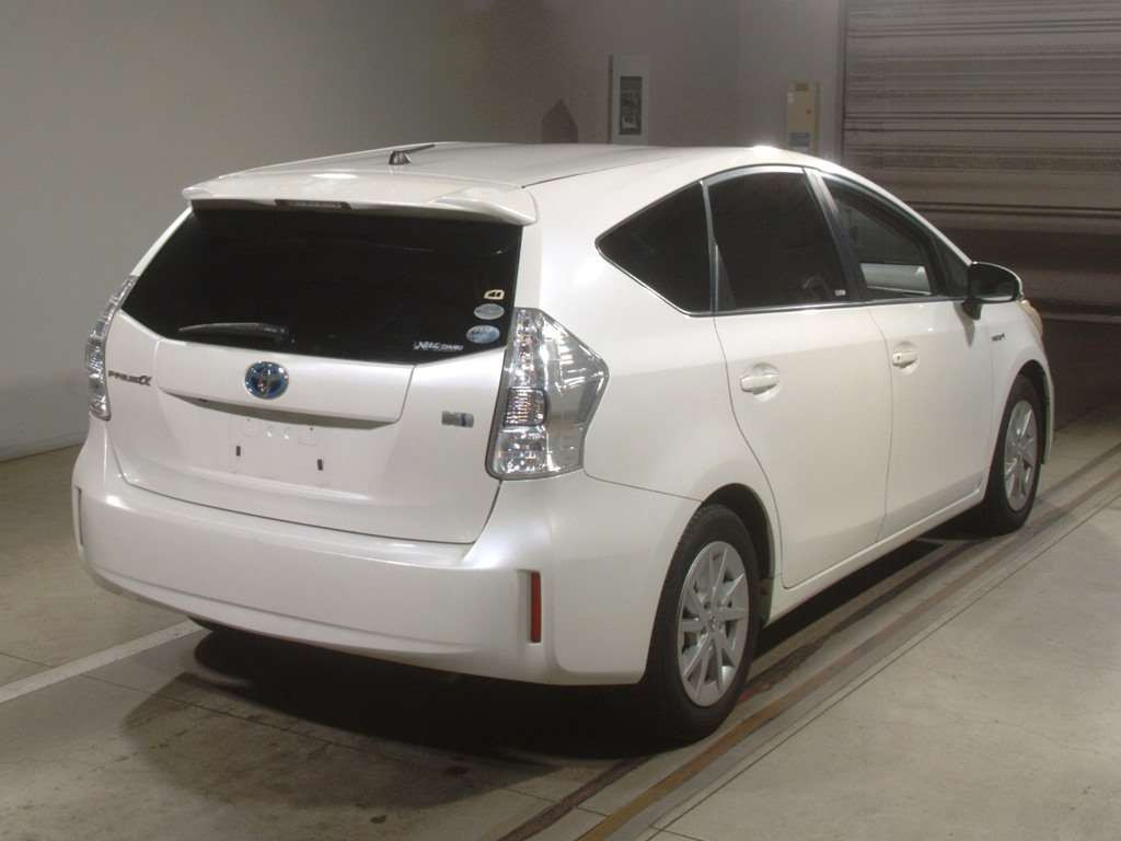 2011 Toyota Prius alpha ZVW41W[1]