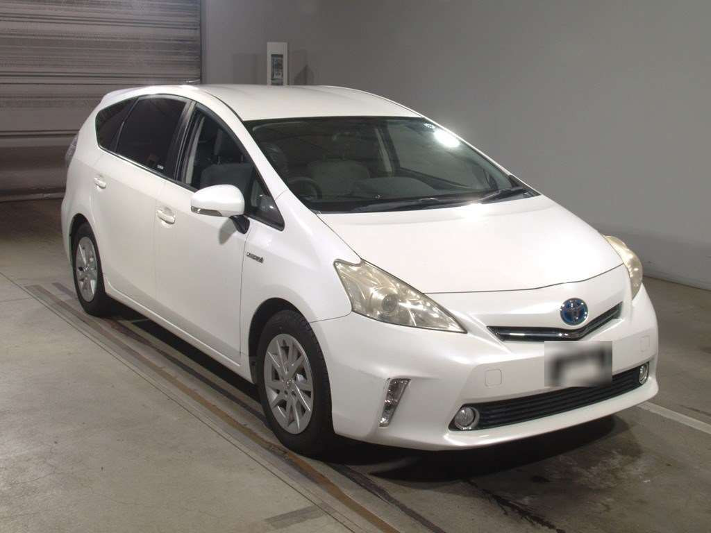 2011 Toyota Prius alpha ZVW41W[2]