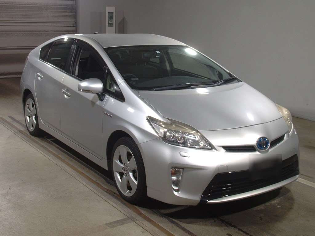 2015 Toyota Prius ZVW30[2]