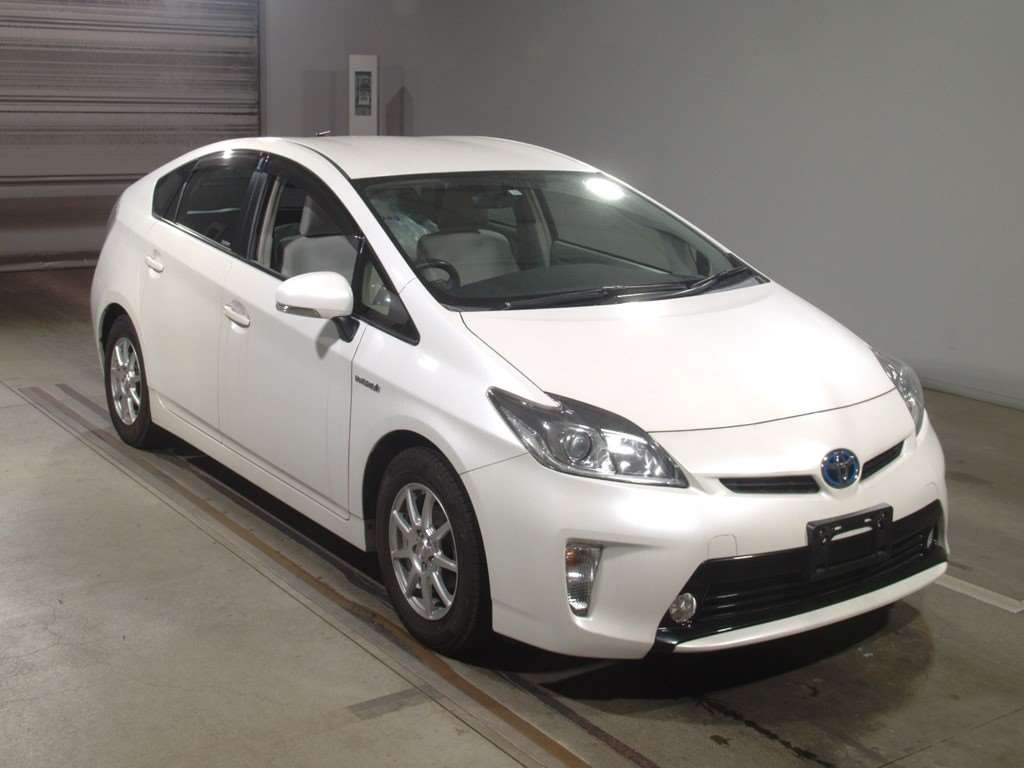 2013 Toyota Prius ZVW30[2]