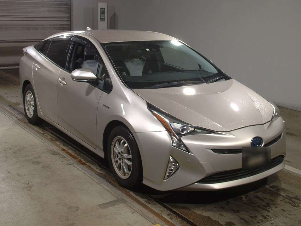 2016 Toyota Prius ZVW51[2]