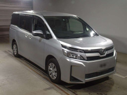 2019 Toyota Voxy