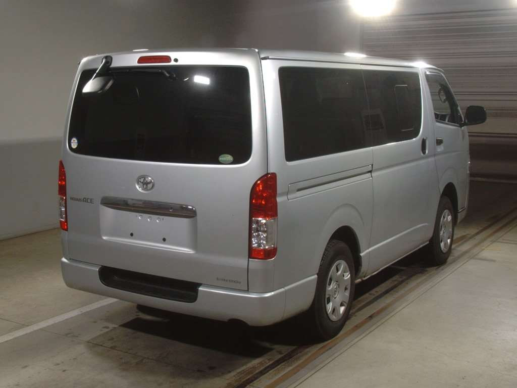 2016 Toyota Regiusace Van KDH206V[1]