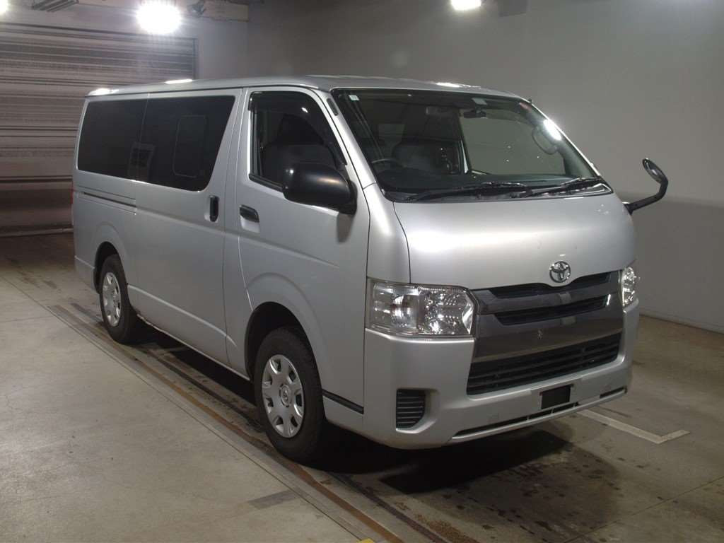 2016 Toyota Regiusace Van KDH206V[2]