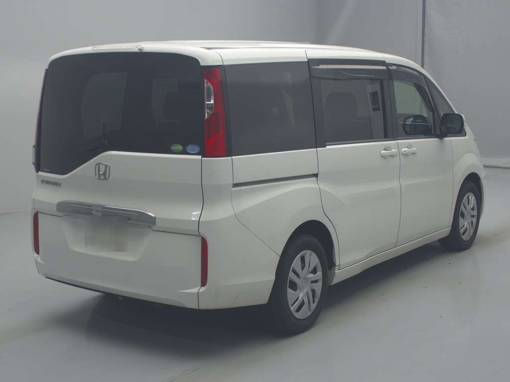 2015 Honda Step WGN RP2[1]