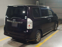 2011 Toyota Voxy