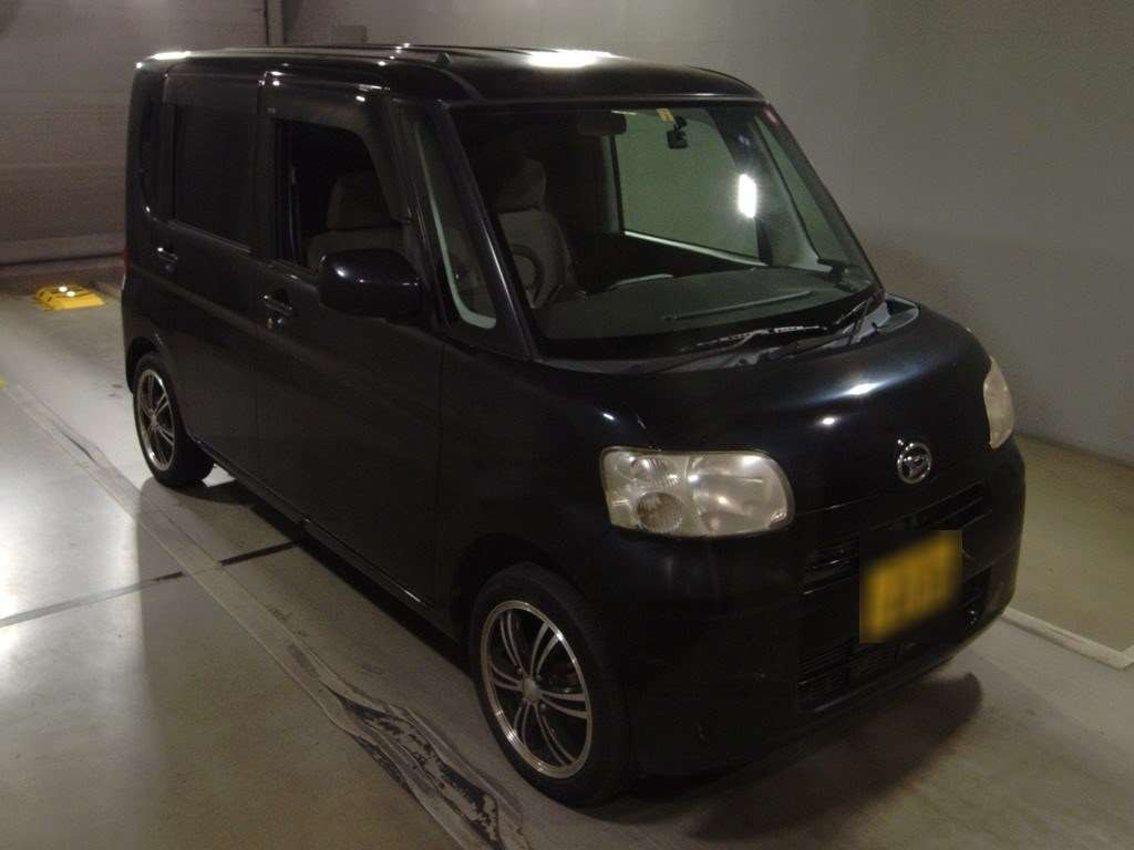 2010 Daihatsu Tanto L375S[2]