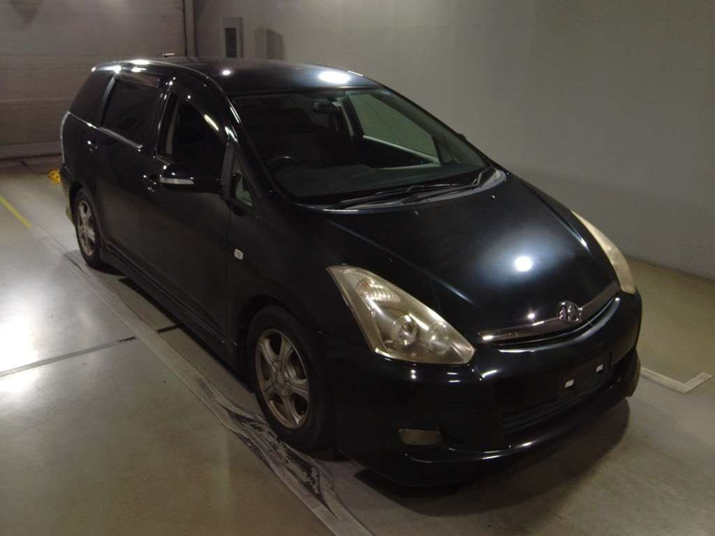 2005 Toyota Wish ZNE10G[2]