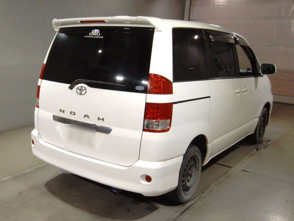 2006 Toyota Noah AZR65G[1]