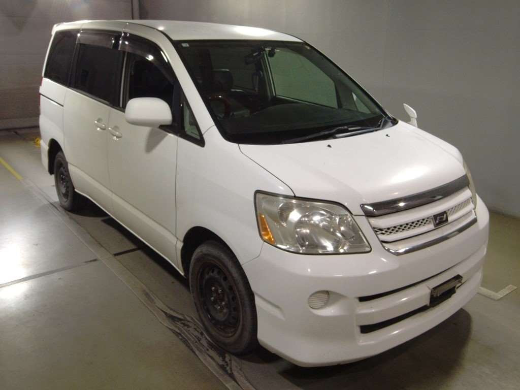 2006 Toyota Noah AZR65G[2]