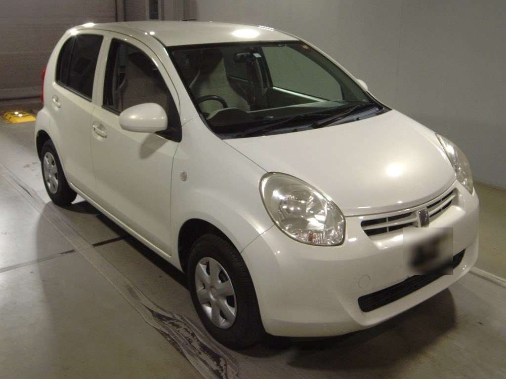 2010 Toyota Passo KGC30[2]