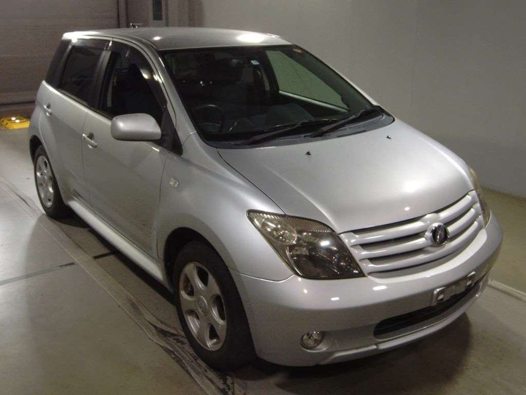 2005 Toyota IST NCP60[2]