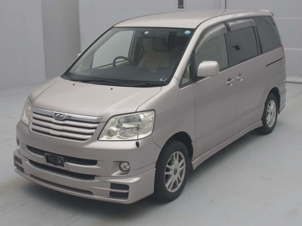 2004 Toyota Noah AZR60G[0]