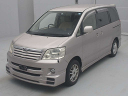 2004 Toyota Noah