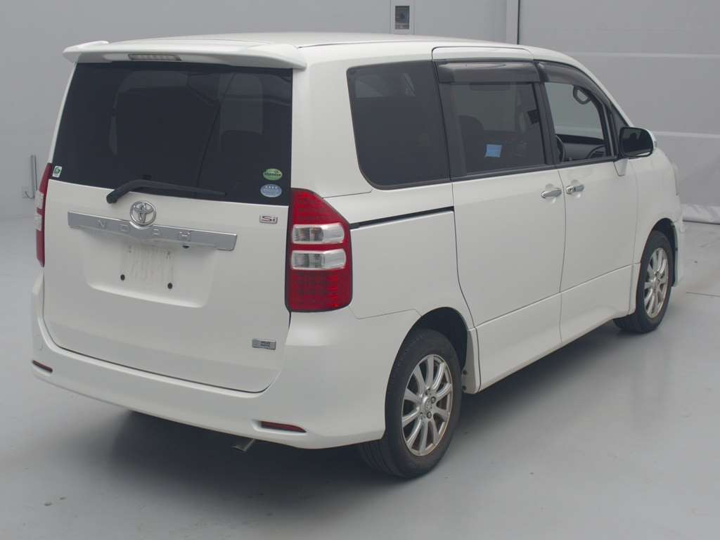 2012 Toyota Noah ZRR75W[1]