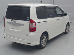 2012 Toyota Noah