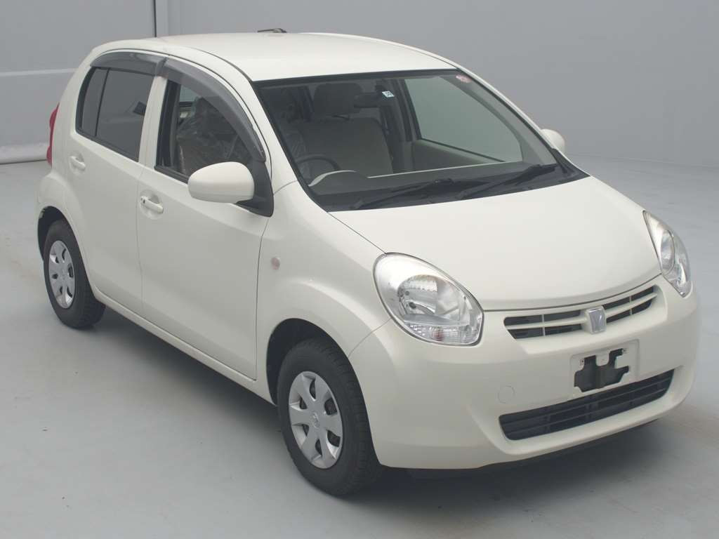 2011 Toyota Passo KGC30[2]